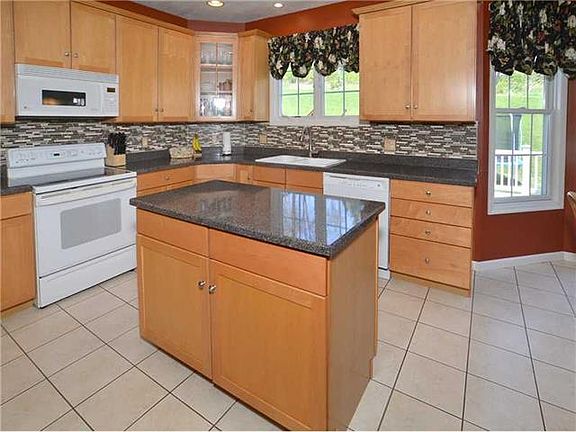 3rd image of 506 Southfield Dr