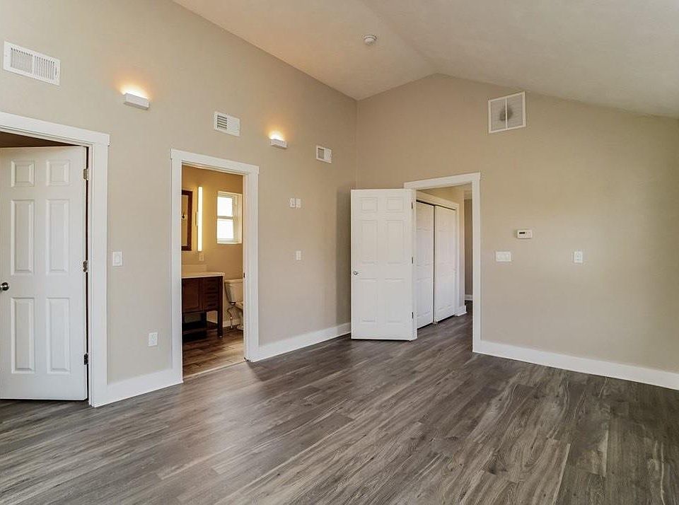 2nd image of 253 Lelia St