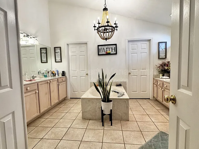 2561 The Oaks Blvd — Photo 6
