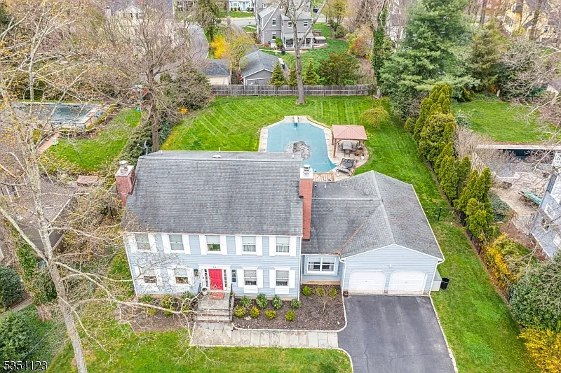 5 bed, 3.0 bath, $7,250 — Photo 2