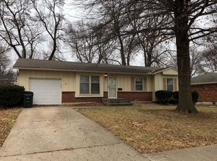 8912 W 94th St, Overland Park, KS 66212