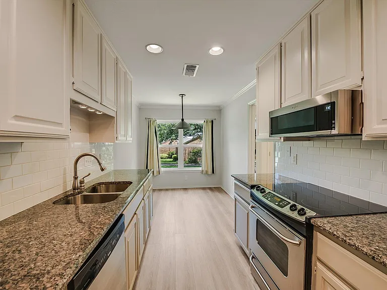 7911 Cavalry Ct — Photo 12