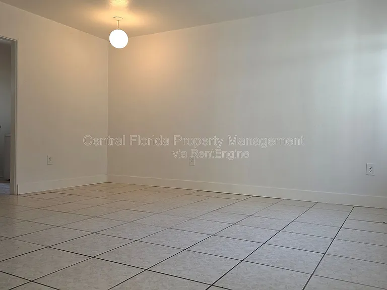 1010 E Central Blvd — Photo 5