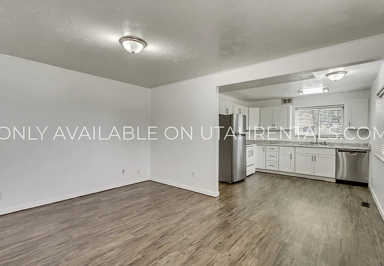 398 W State St — Photo 5