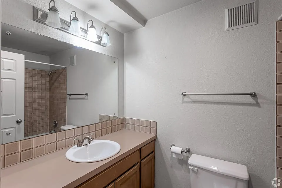 Walnut Court — Photo 3