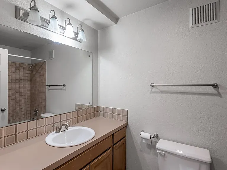 Walnut Court — Photo 4