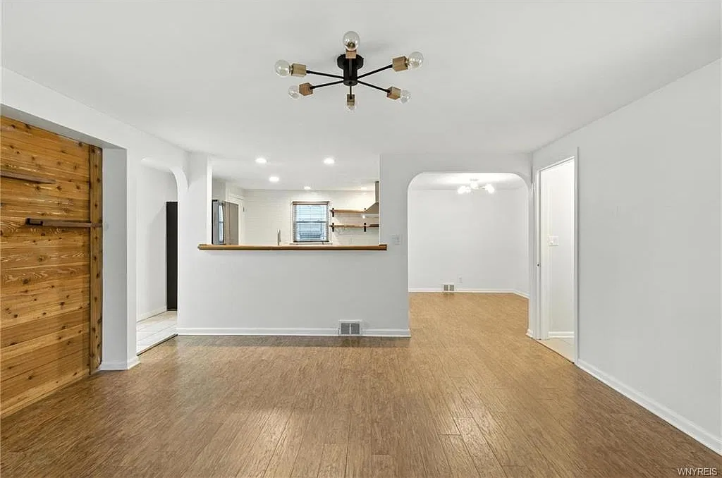 4 bed, 1488 sqft, $2,900 — Photo 3