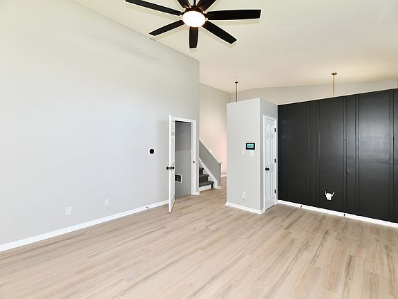 3rd image of 6637 Sunbury Dr