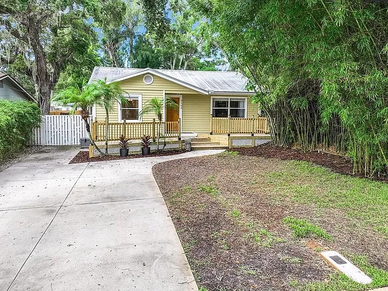 3109 Johns Pkwy — Photo 2