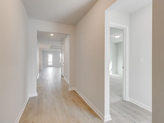 4th image of 510 Silverbow Dr