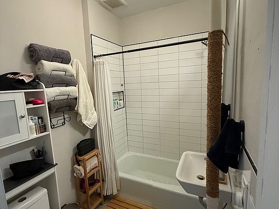 4th image of 322 E 77th St #3