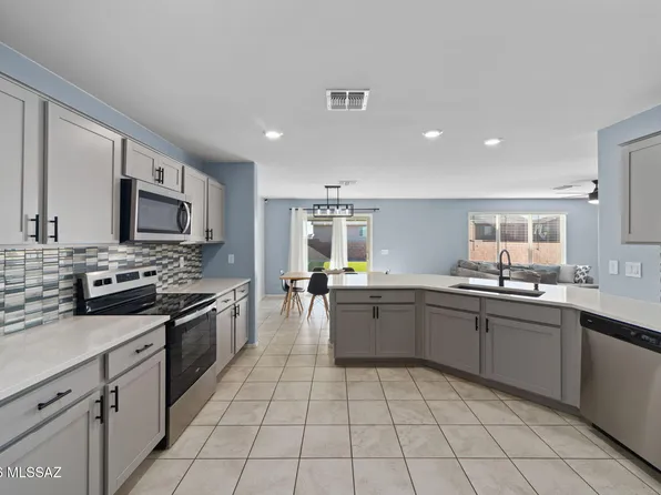 8018 S Golden Bell Dr, Tucson, AZ 85747
