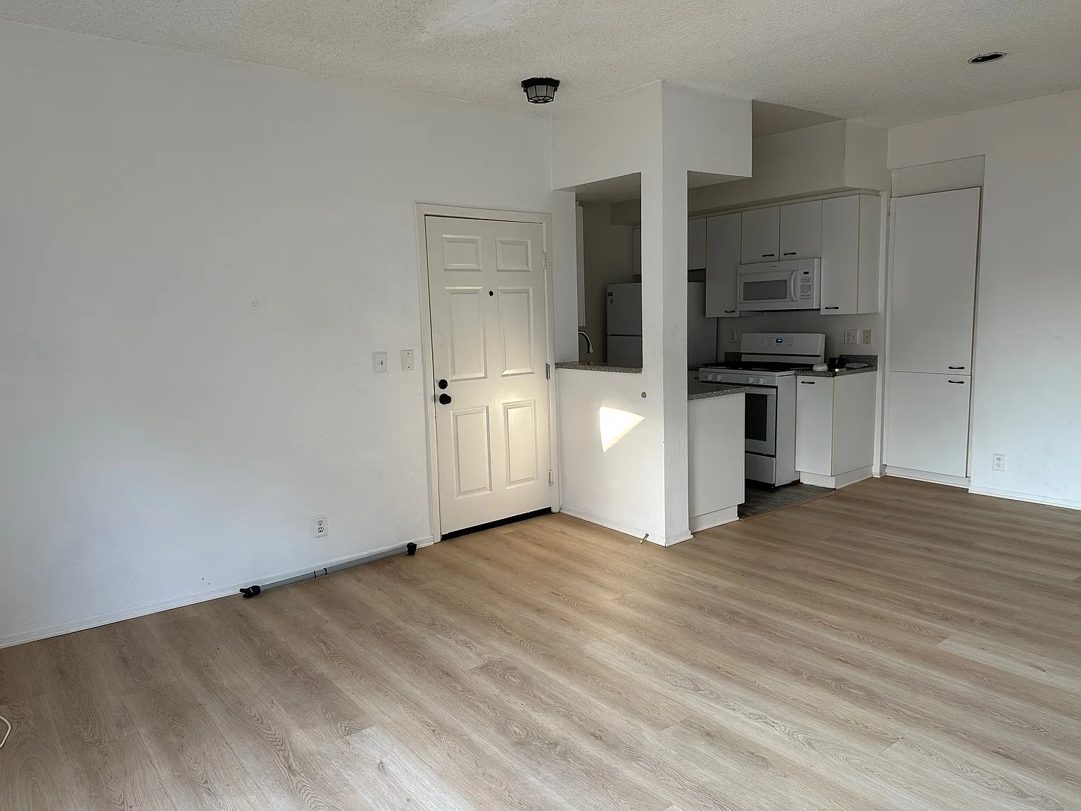 1245 N Cherokee Ave — Photo 3