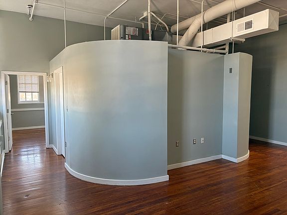 2nd image of 125 Oak St APT 402