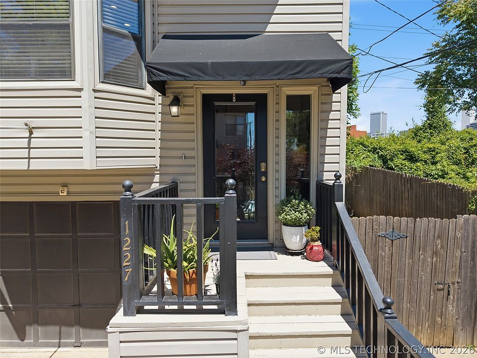 1st image of 1227 S Lawton Ave #14