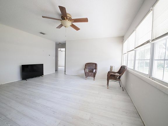 5th image of 1004 Louisiana Avenue