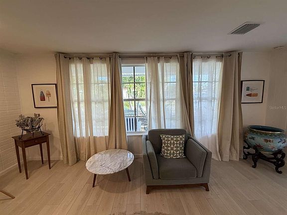 5th image of 751 Fox St