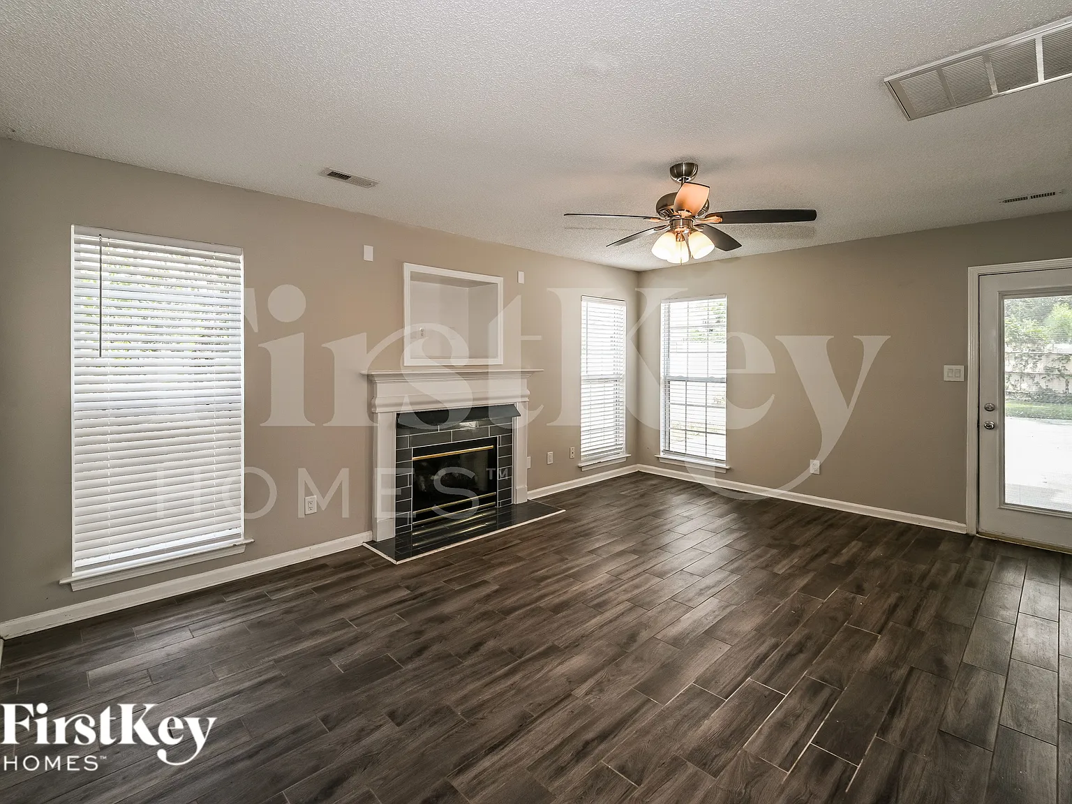 3 bed, 2.5 bath, 1782 sqft, $1,910 — Photo 3