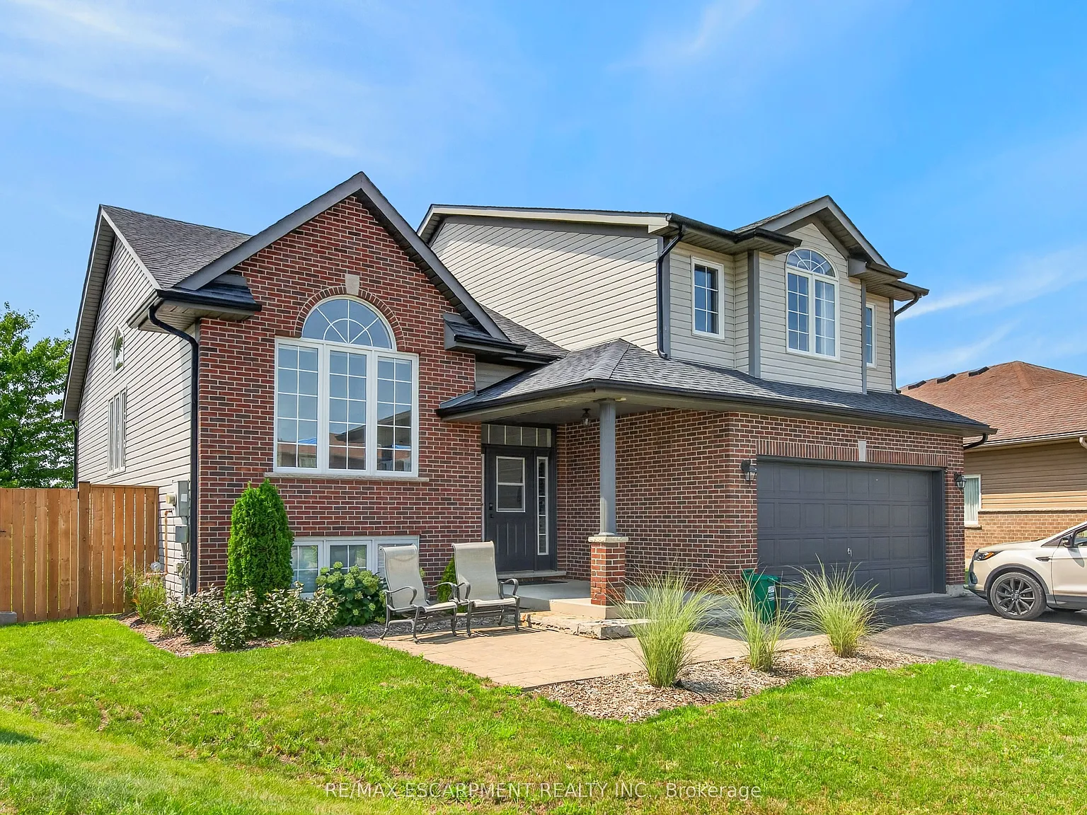 4 bed, $2,800 — Photo 1