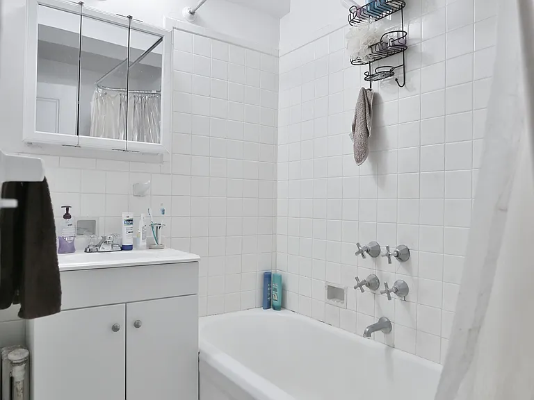 137 E 38th St #8B — Photo 6