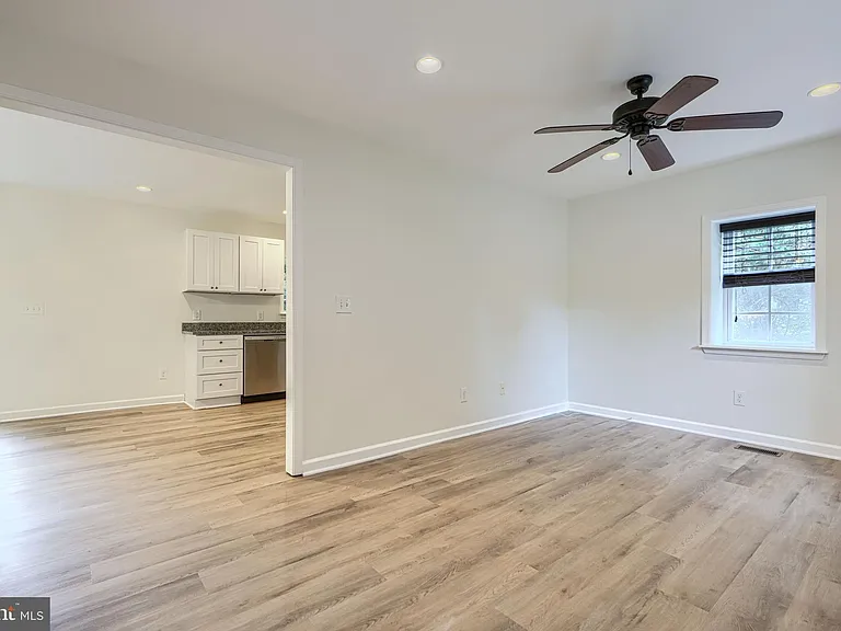 605 N Paradise Rd — Photo 16