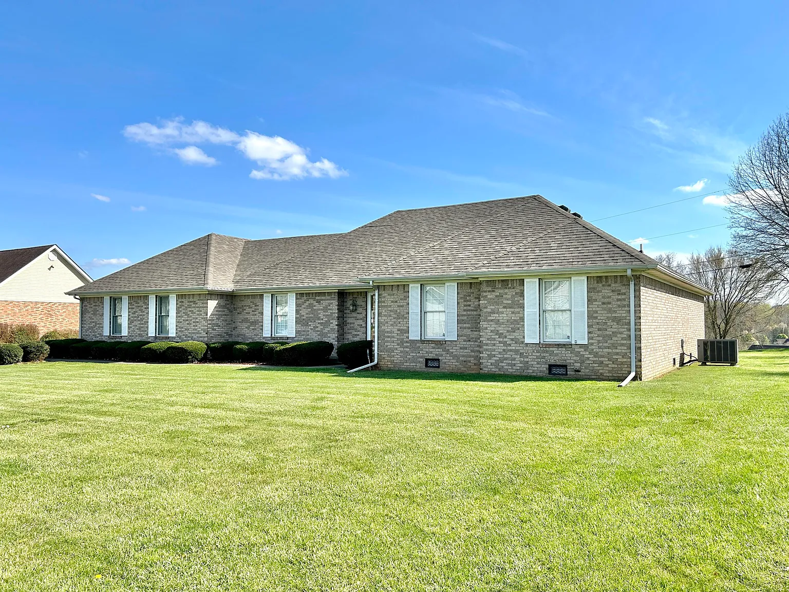504 Natures Pointe Dr photo 1