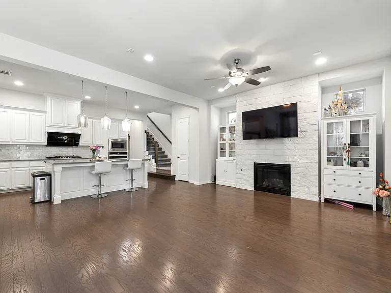 7108 Royal View Dr — Photo 24