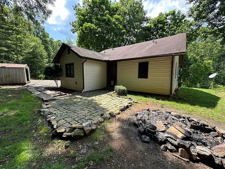 267 Davis Creek Rd — Photo 3