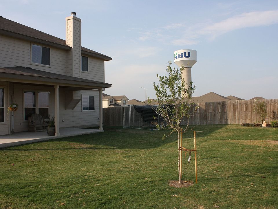 1st image of 922 Avery Pkwy