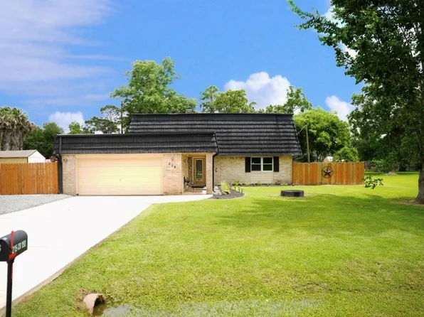 215 County Road 193, Alvin, TX 77511