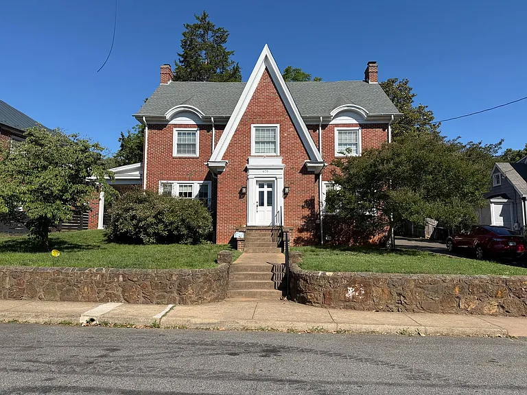 675 Evergreen Ave — Photo 2