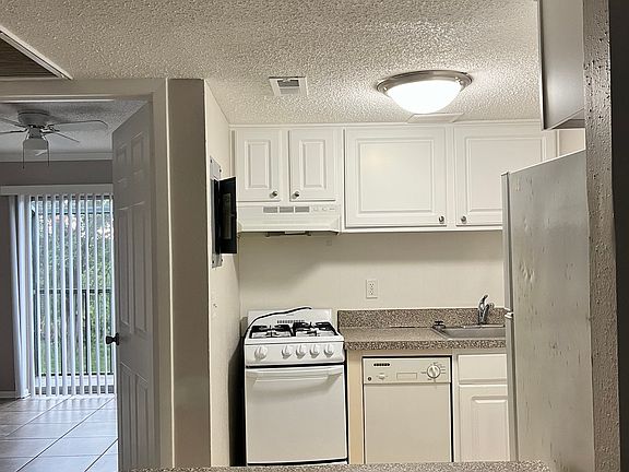 4th image of 121 Oyster Bay Cir APT 360