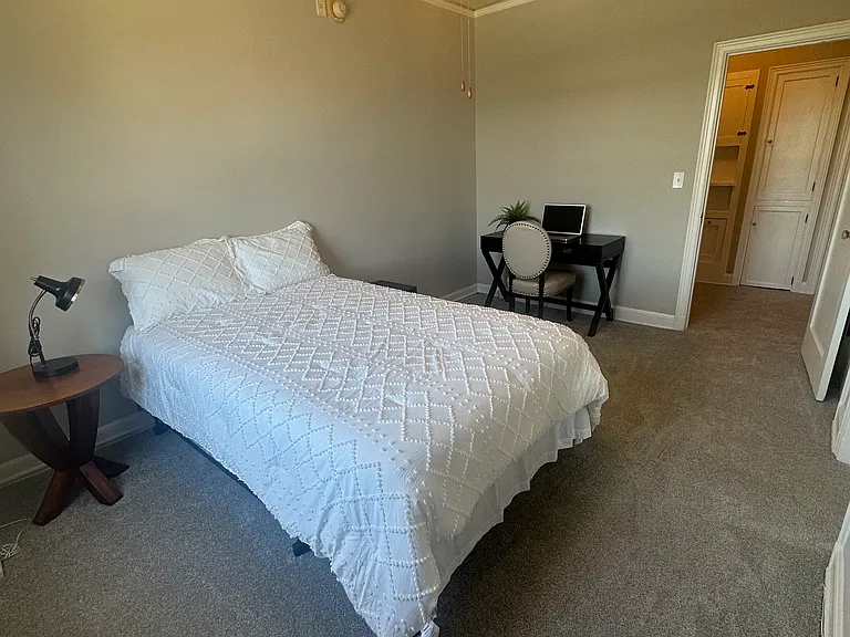 1-bedroom Bedroom (#604)
