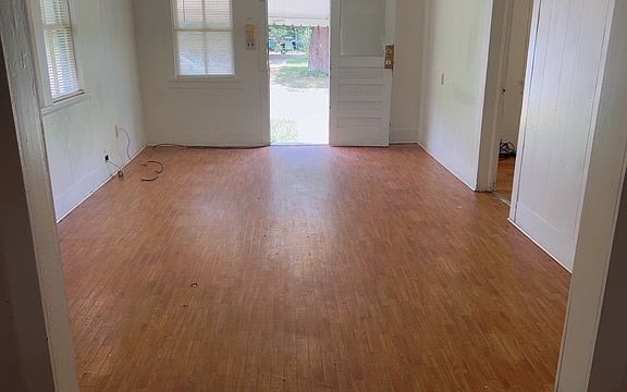3rd image of 604 E Jefferson St