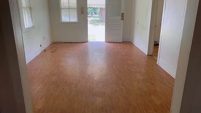 604 E Jefferson St — Photo 3