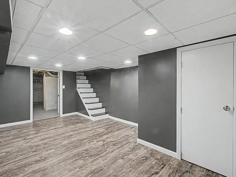 2340 S Hutchinson St — Photo 30