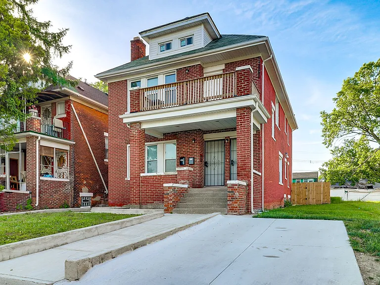1644 Gladstone St — Photo 13