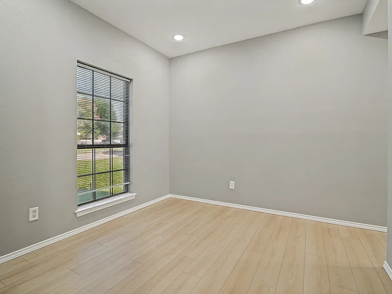2700 Cornell Dr — Photo 5