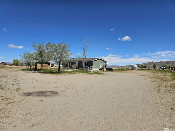 10 Holmes Ct, Yerington, NV 89447