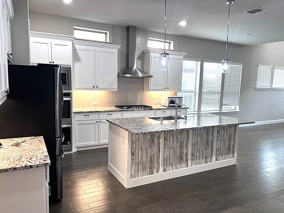4th image of 2231 English Ivy Rd