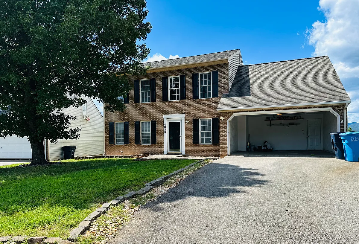 Building Photo - 4826 Golfview Dr NE