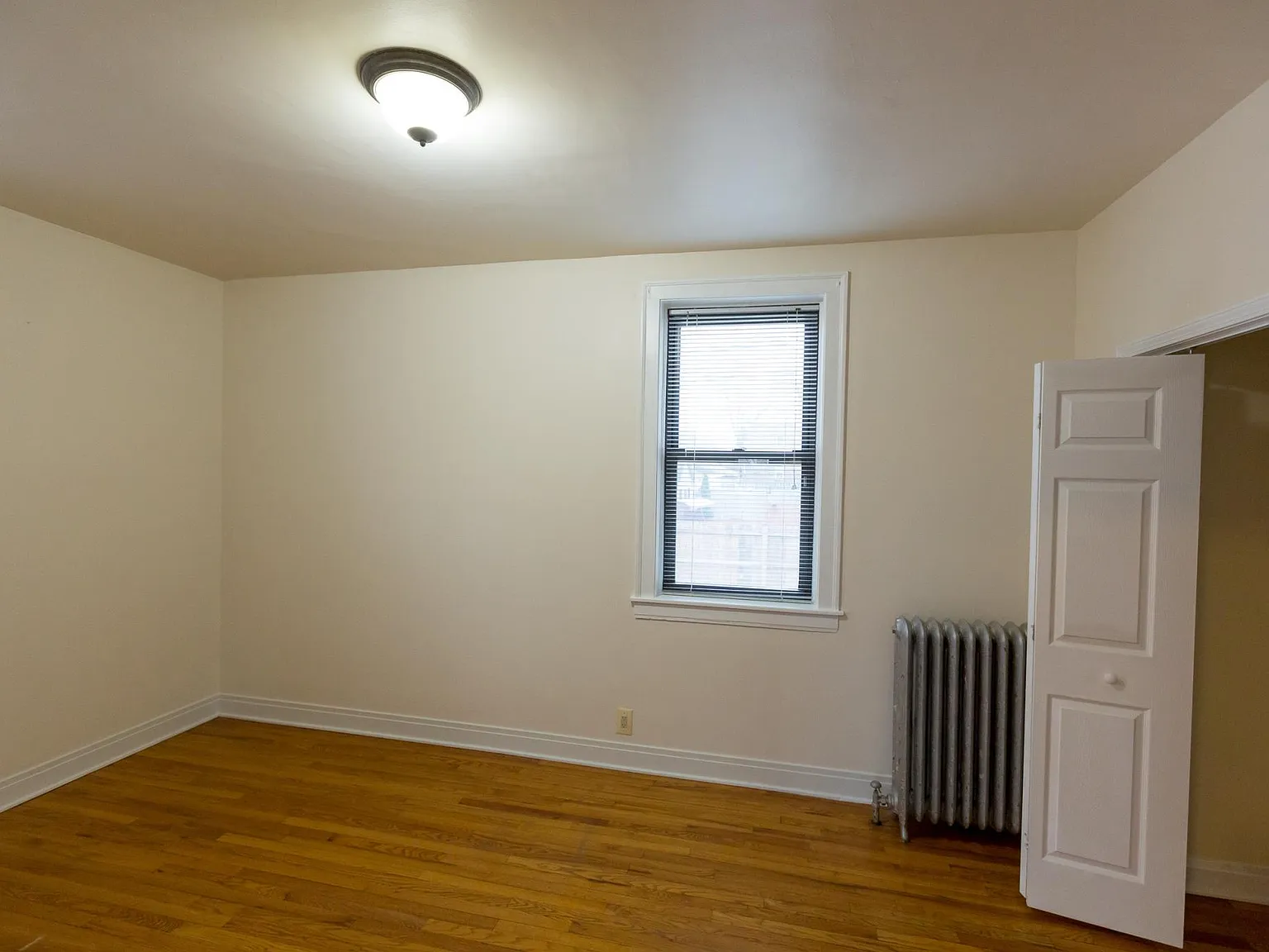 2 bed, 850 sqft, $2,400 — Photo 2