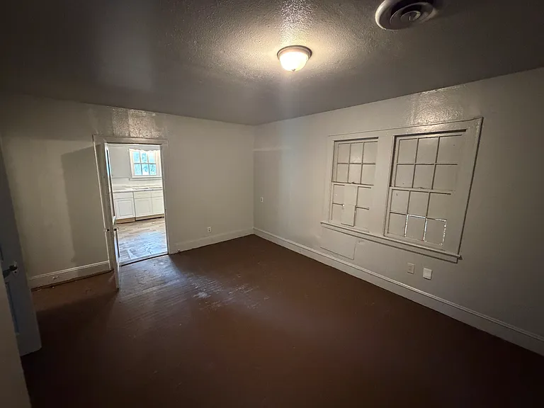 3120 Desoto St — Photo 4