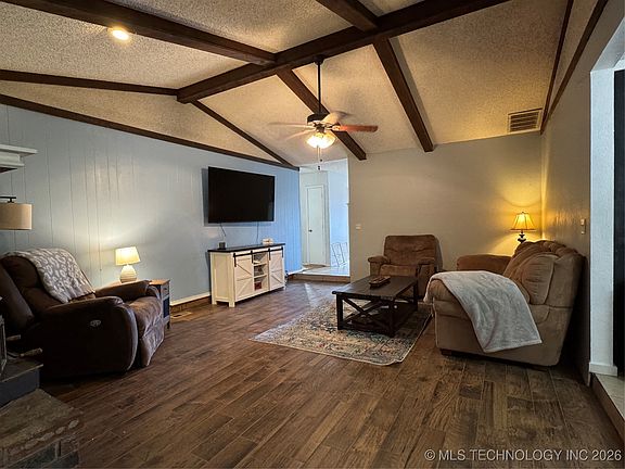 4th image of 504 W Utica Pl