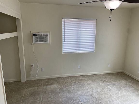 1st bedroom.