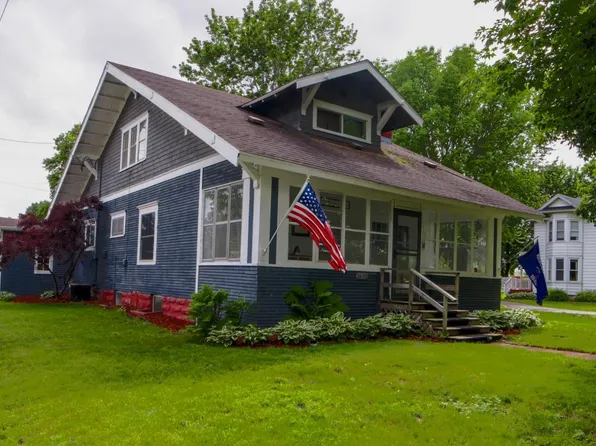 1035 Grove St, Cumberland, WI 54829