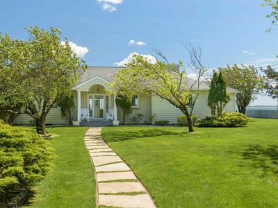 20 Last Ln, Hampton Bays, NY, 11946