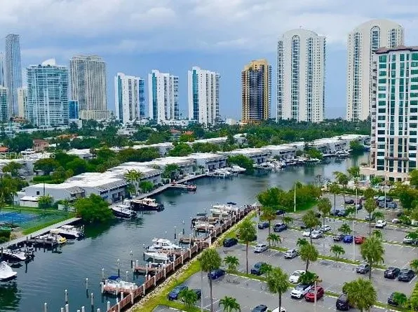 400 Kings Point Dr, Sunny Isles Beach, FL