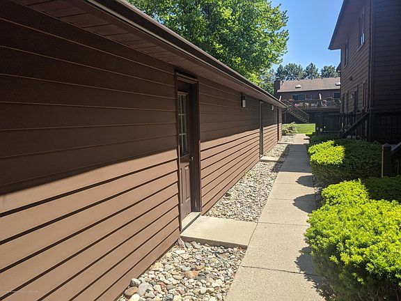 3rd image of 1525 Erica Ln