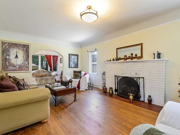 5th image of 1112 Chippewa Dr SE